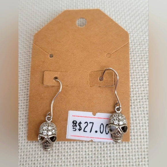 Small Skull Dangling Earrings - Picture 1 of 5